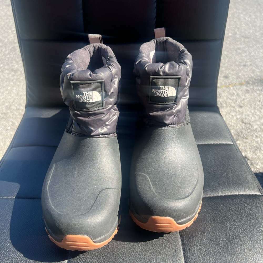 The North face Unisex size 9 rain boots
